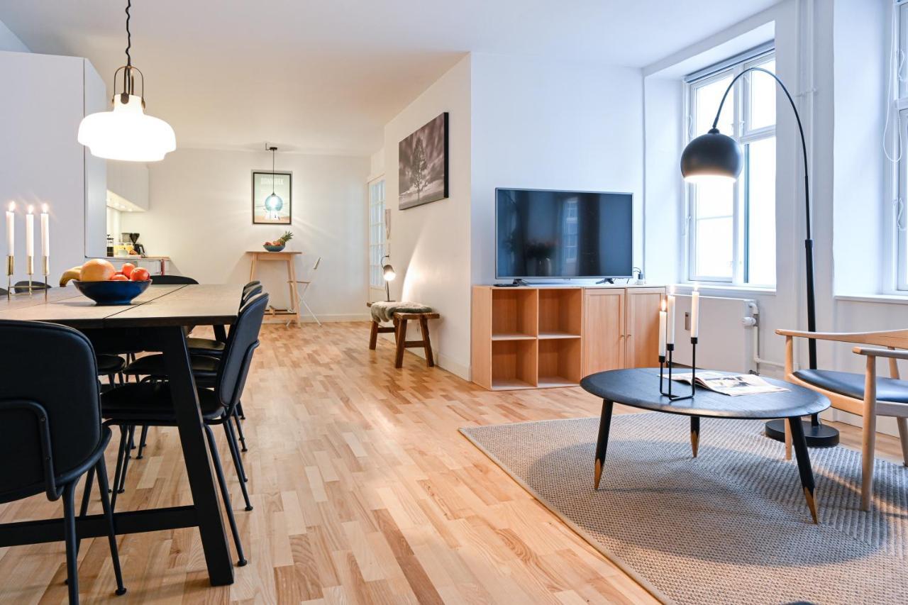 Sanders Tower - Cozy Two-bedroom In Charming Appartement